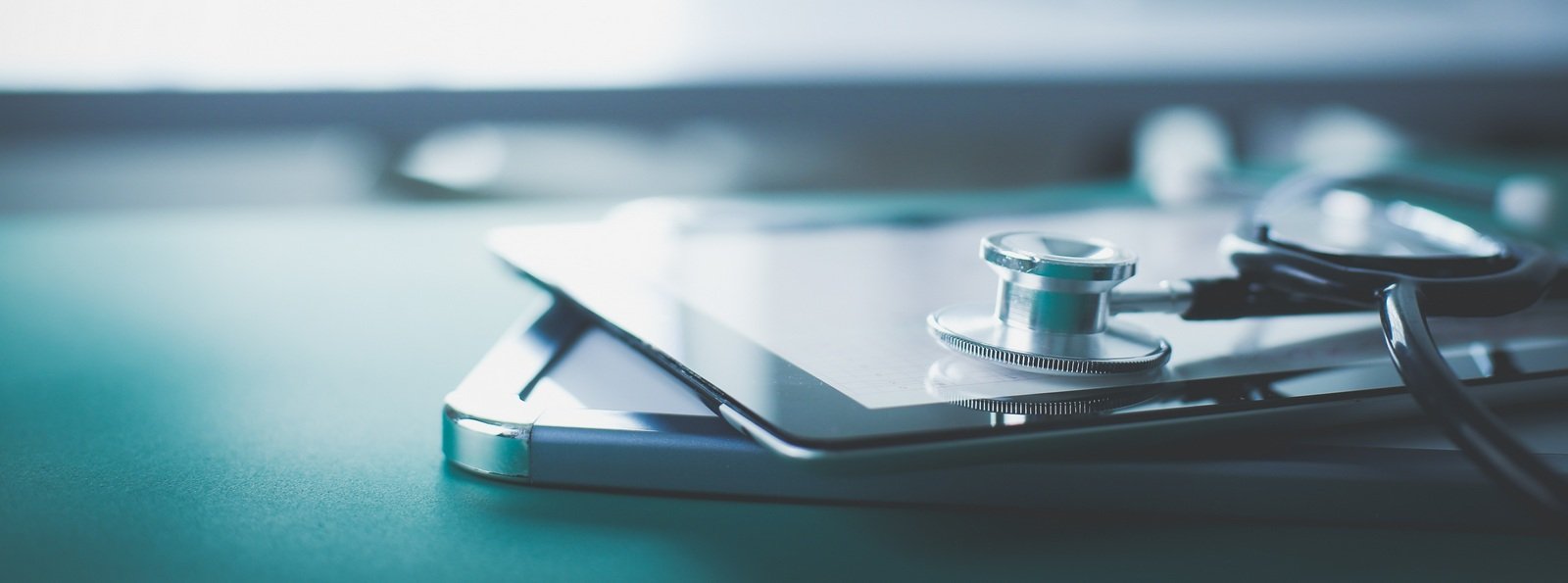 Czy kaplacyzumab u chorych z immunologiczną zakrzepową plamicą małopłytkową zwiększa ryzyko nawrotów, zaostrzeń oraz krwawień?