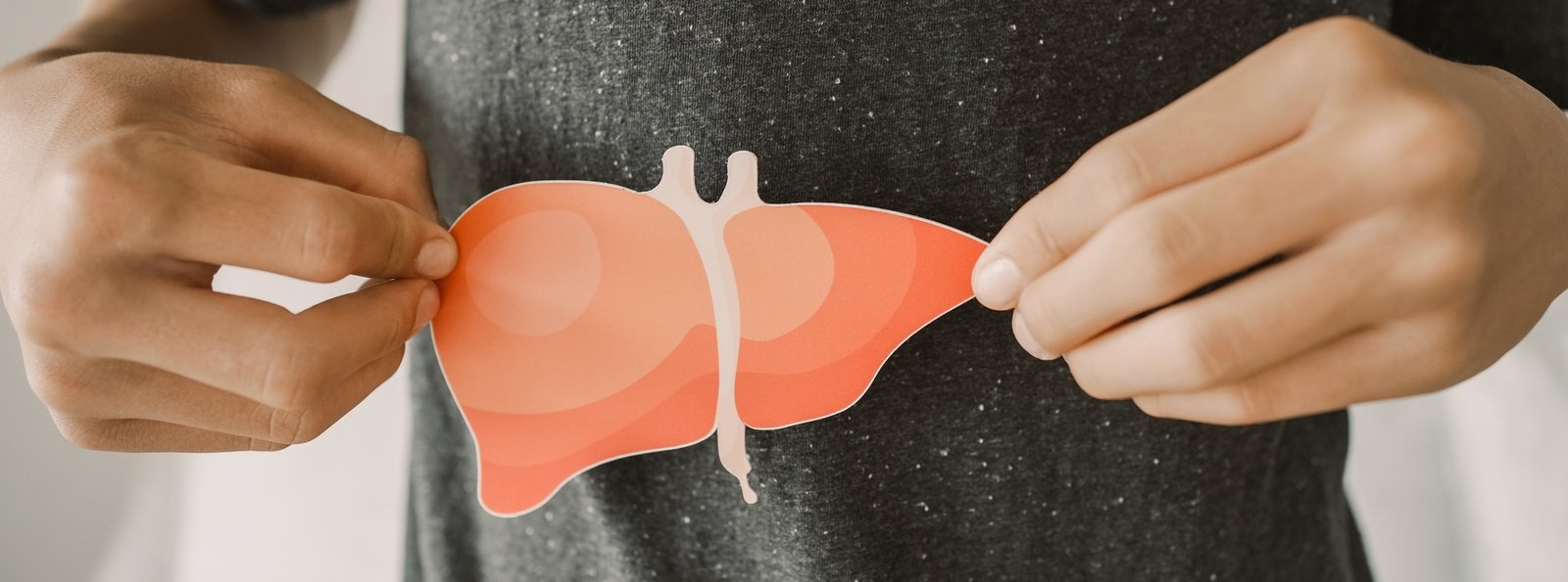 Bezpośrednie doustne inhibitory krzepnięcia w leczeniu żylnej choroby zakrzepowo-zatorowej u osób z przewlekłą chorobą wątroby